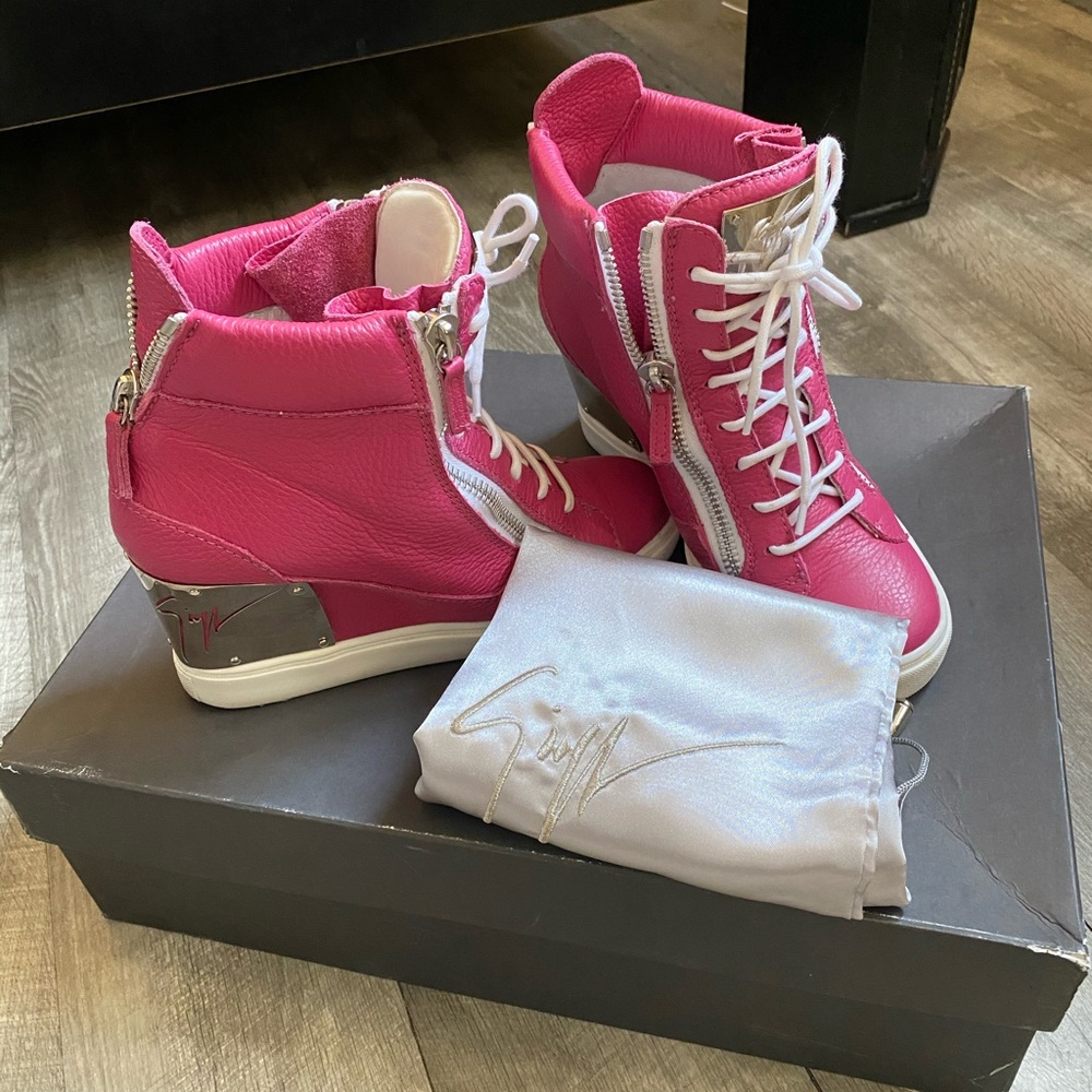 Ladies Wedge Sneaker